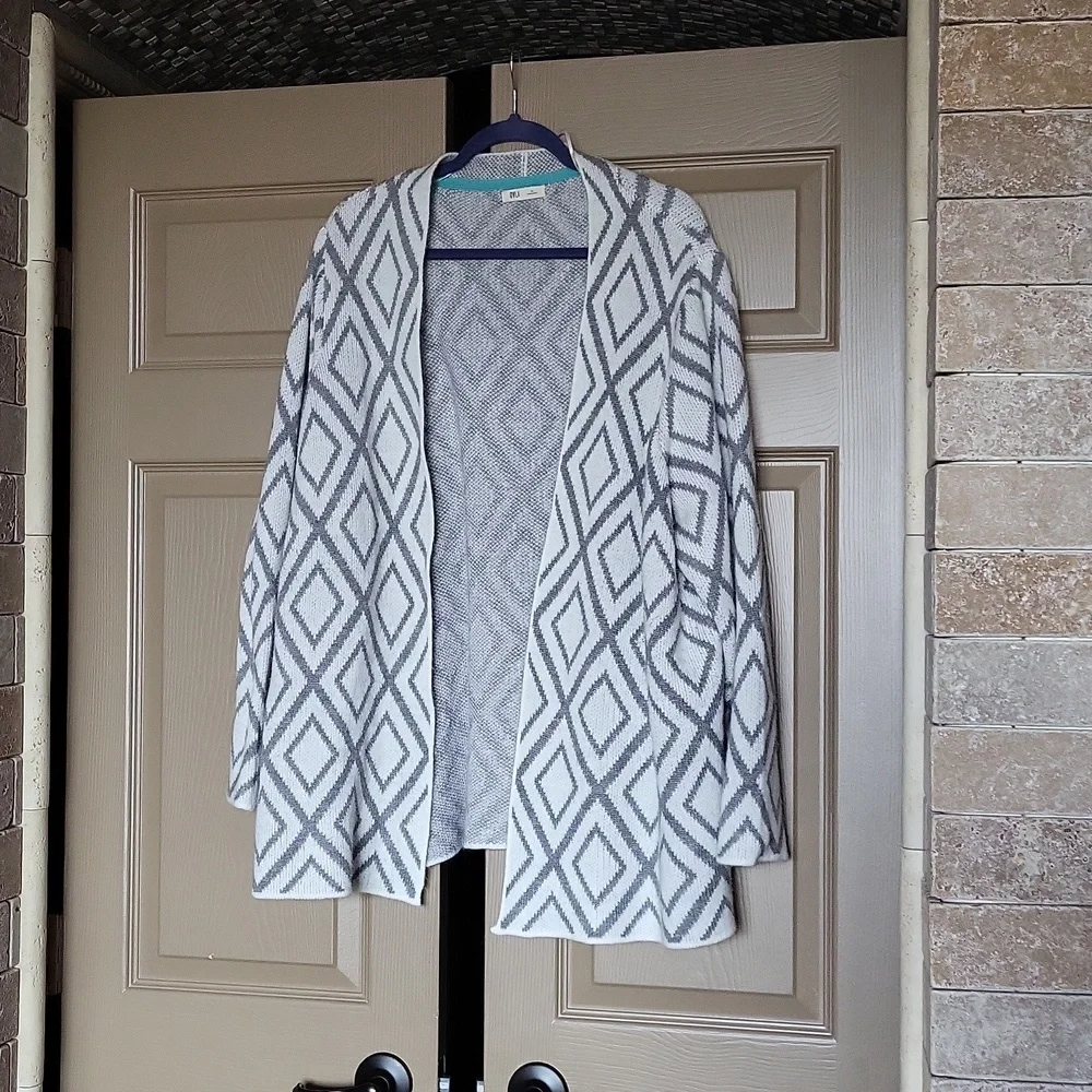 Sweater - Picture 1 of 3